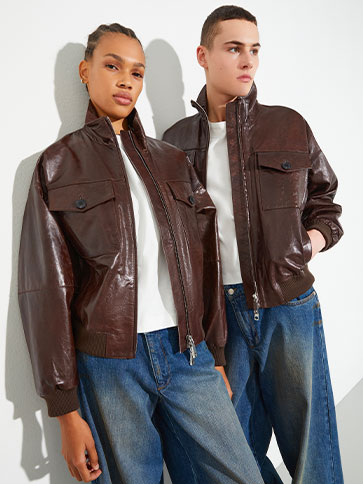 Trench Maxandco Bannerbox Desktop3 MAX&Co.